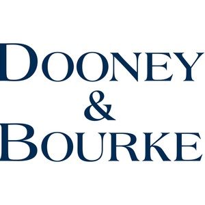 ♥️ BURGUNDY AND DIRTY BEIGE DOONEY&BOURKE PURSE ♥️